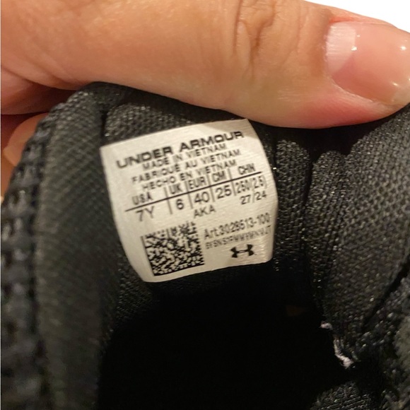 Under Armour White Black Sneakers - Picture 6 of 6